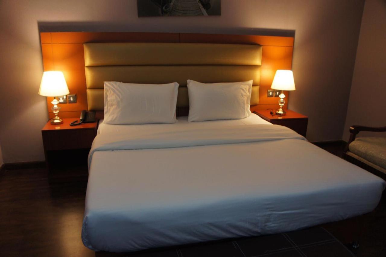 Three 888 Hotel Dubai Ngoại thất bức ảnh