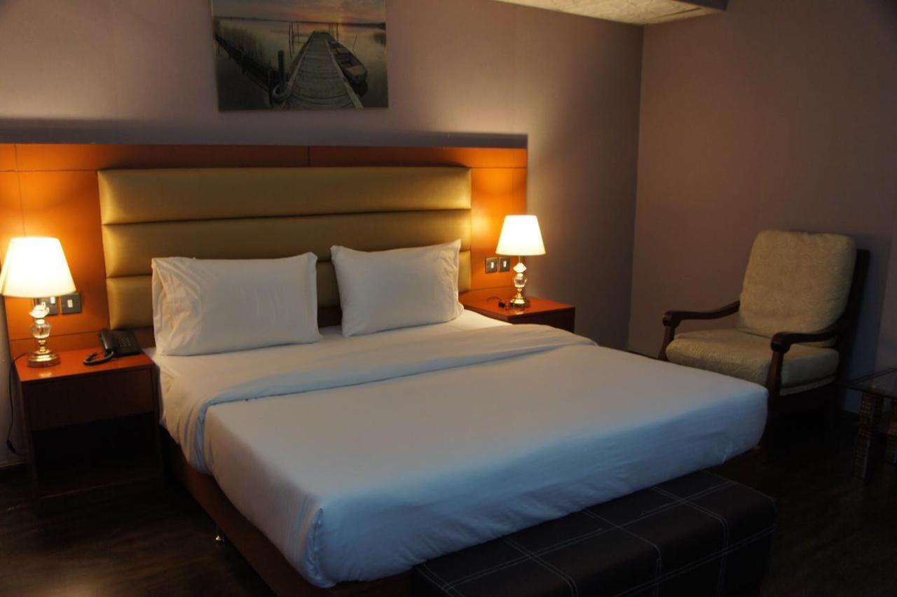 Three 888 Hotel Dubai Ngoại thất bức ảnh
