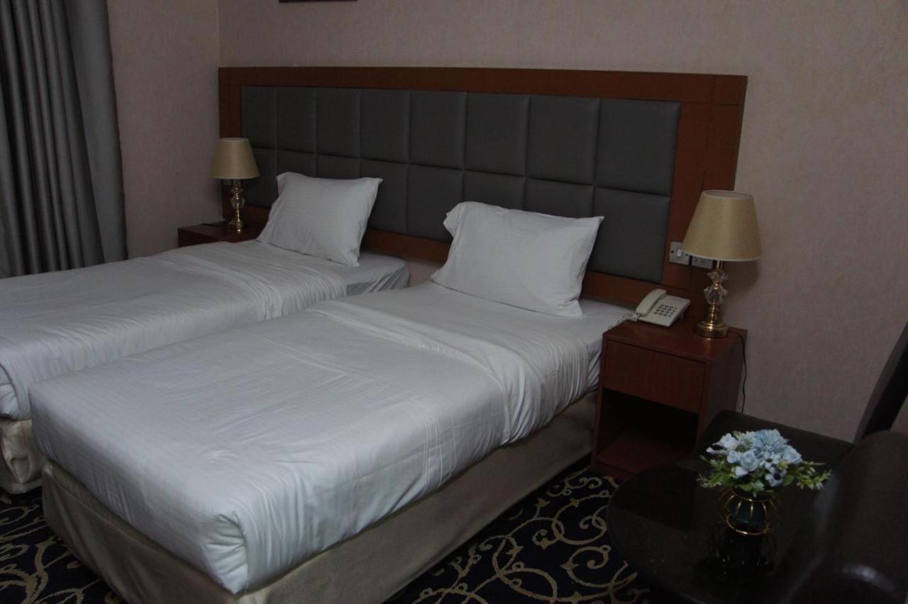 Three 888 Hotel Dubai Ngoại thất bức ảnh