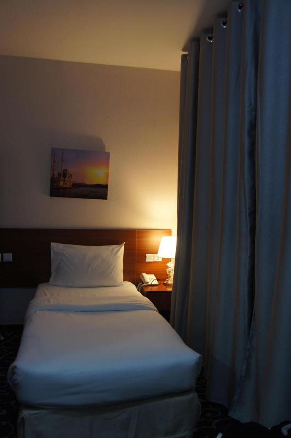 Three 888 Hotel Dubai Ngoại thất bức ảnh
