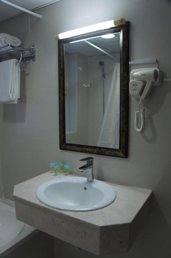 Three 888 Hotel Dubai Ngoại thất bức ảnh